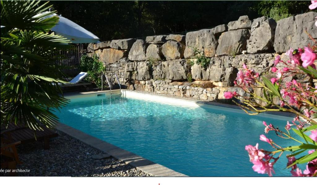 Mas en pierre XIXe, piscine et grande propriété, atelier céramique et poterie