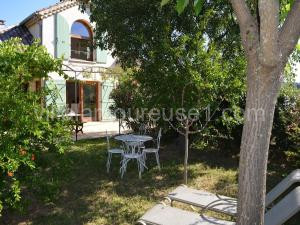 Photo de la Maisons de vacances Quaint Holiday home in Les Vans with pool, cleaning included à Les Vans