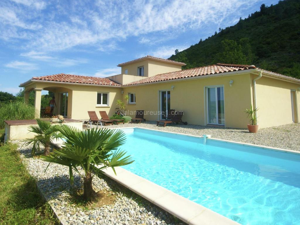 Photo de Beautiful villa in Vans with private pool