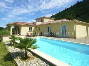 Beautiful villa in Vans with private pool à Les Vans